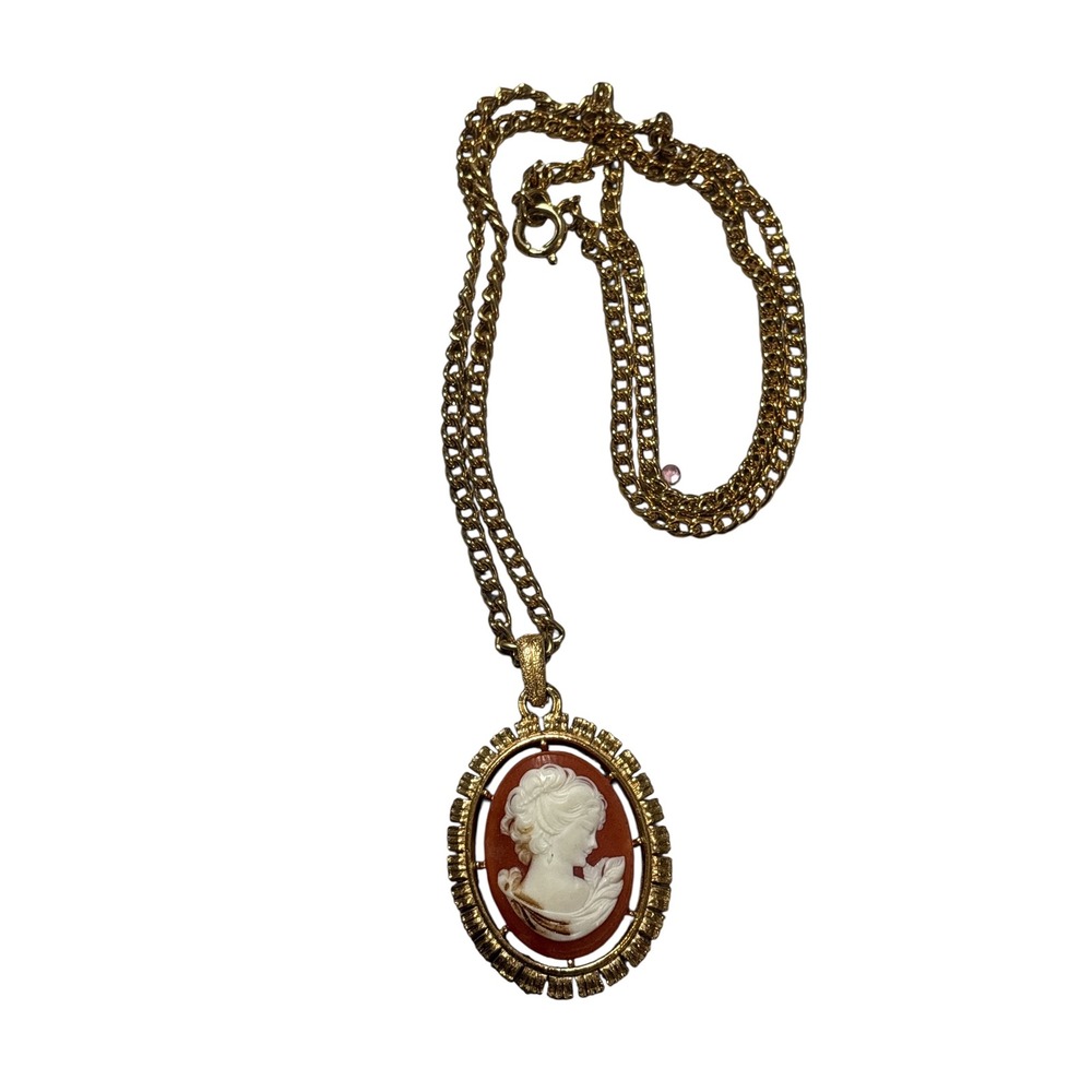 Vintage Reversible‎ Cameo & Fleur-de-lis
Gold Tone Necklace